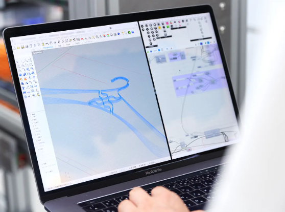 3Dプリントのためのデザインを行うイメージ　出典：積彩社